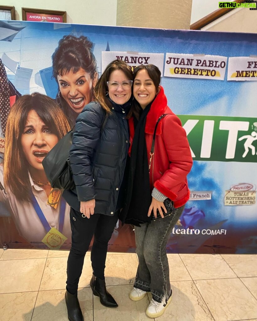 Naiara Awada Instagram - Foto 1) con una de mis actrices favoritas . La gran @duplaa_nancyok @exitlaobra es la mejor comedia de calle corrientes . @juanpablogeretto @fermetilli me hacen AMAR nuestra profesión . Gracias por esta función maravillosa que salí con dolor de mandíbula de reírme @corinafiorillo