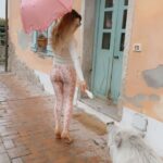 Naike Rivelli Instagram - Ormai l’Italia si sta trasformando in America 💔🙈 #naikerivelli #fedethepig #fedelinfluencer #influencerdiscelteintelligencer #nonsiamolamerica #vivalitalia #artigianiitaliani @ornellamuti @mario_talarico_since_1860 @mario_talarico_custom_umbrella