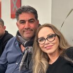 Naike Rivelli Instagram - Abbiamo lasciato un regalo speciale a Sanremo, chi cerca trova, e chi trova prenda. Tutto in beneficenza. Quella fatta di persona. Non avevamo nessun intenzione di salire sul palco e disturbare il Festival della Canzone Italiana. Abbiamo semplicemente risposto a chi ci ha invitato. Abbiamo scritto, chiamato e fatto appelli sui social e parlato con la stampa. Il nostro intento era di portare quel famoso comunicato stampa a Amadeus. I nostri agricoltori Calabresi l’avevano scritto. Avevamo con noi #antoniozangari @il_gigante_buono14 venuto proprio per spiegare di persona le problematiche . Silenzio. Oltre le persone fantastiche di Sanremo, oltre @striscialanotizia @codacons_official e gli agricoltori del presidio di Sanremo, oltre questo un grande silenzio. Da Ama , da Fiore… silenzio stampa. Due uomini che non sono venuti a salutare mia madre @ornellamuti che è stata più di due ore sotto la pioggia a distribuire arance. WoW. Che galanteria 🤣 Grande professionisti. Capisco che tra multe x pubblicità occulte ed errori di comunicazioni, affrontare due donne e un gruppo di agricoltori che volevano regalare qualche arance e parlare della situazione degli agricoltori in Italia, non era una loro prerogativa. Comunque per me sono e rimarranno due grandi piccoli uomini egoici e maleducati. Avere il coraggio di confrontarsi non è una cosa da tutti. Ciaone Sanremo. Ringrazio chi ci ha ospitato in Hotel, ma noi preferiamo tornare a casetta nostra. ❤️🙏🏼🚜🇮🇹📣🍊 Spero che la fama e la popolarità di mamma @ornellamuti famosa in tutto il mondo, abbia dato loro voce comunque, ho saputo che oggi ne hanno parlato più fuori dall’Italia che in Italia stessa! A noi non serve il palco di Sanremo per farci sentire, ricordatevelo! #evvivalamamma #evviva #agricoltoritaliani @ornellamuti #naikerivelli @il_gigante_buono14 @striscialanotizia @codacons_official @adnkronos_ @alisatoaff @gabriellazangari @_fedezangari #sanremo #chevergogna 🙈😘🍊👋🏻👋🏻👋🏻👋🏻👋🏻👋🏻👋🏻👋🏻👋🏻👋🏻👋🏻👋🏻👋🏻👋🏻👋🏻👋🏻👋🏻 @holacom @parismatch @bild @tatler_russia