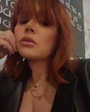 Nakkiah Lui Instagram - They call me Big Red 🍒❤️‍🔥🚨

Thank you @stephaniewhitaker__hair 🌹