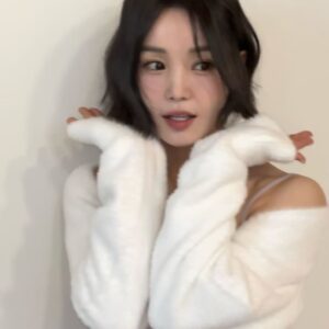 Nam Gyu-ri Instagram - 🎬특별히 즐거웠던 촬영장 “고백하는거맞아”🌺