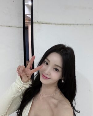 Nam Gyu-ri Instagram - 오늘 오후 6시 노빠꾸탁재훈에서 만나요 🩵

#노빠꾸탁재훈#6시#🌟