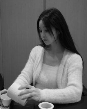 Nam Gyu-ri Instagram - 하루야 이틀이야 삼일이야 ?

맛있다!
달아.
오 대박.

(노래부르러 갔다가 만난 하루🐶)

#찻집공연#HALO