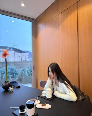 Nam Gyu-ri Instagram - 하루야 이틀이야 삼일이야 ?

맛있다!
달아.
오 대박.

(노래부르러 갔다가 만난 하루🐶)

#찻집공연#HALO