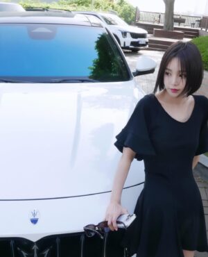 Nam Gyu-ri Instagram - 🍀Best driver🍀

With.까치군🐦🦚🐧

#MASERATIgrecale#👑