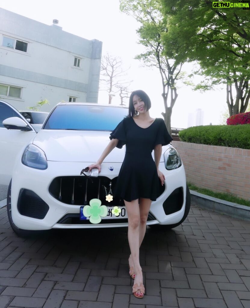 Nam Gyu-ri Instagram - 🍀Best driver🍀 With.까치군🐦🦚🐧 #MASERATIgrecale#👑