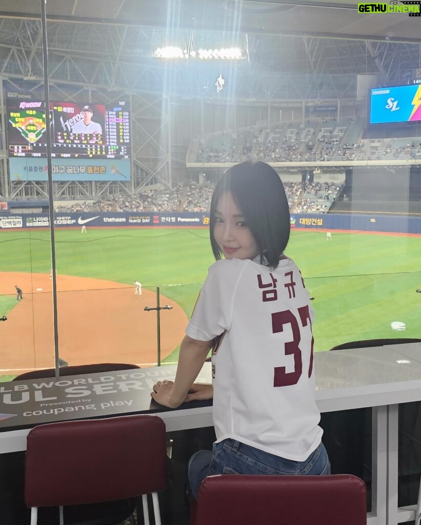 Nam Gyu-ri Instagram - 오랜만에 시구⚾️ 스트라이크!!! 초대해주셔서 감사합니다 모든 선수님들 팬분들 응원합니다 모두 화이팅입니다 🍀 사실 제가 모든선수분들에게 전하고싶었던 멘트는 “끝날때까지 끝난게 아니다! 지금부터가 시작입니다 모두 화이팅입니다” 💪🏻🫡👍🏻✨🌸❤️🙏🏻🍀🧚‍♀️👍🏻⚾️