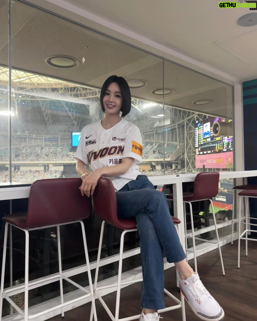 Nam Gyu-ri Instagram - 오랜만에 시구⚾️ 스트라이크!!! 초대해주셔서 감사합니다 모든 선수님들 팬분들 응원합니다 모두 화이팅입니다 🍀 사실 제가 모든선수분들에게 전하고싶었던 멘트는 “끝날때까지 끝난게 아니다! 지금부터가 시작입니다 모두 화이팅입니다” 💪🏻🫡👍🏻✨🌸❤️🙏🏻🍀🧚‍♀️👍🏻⚾️