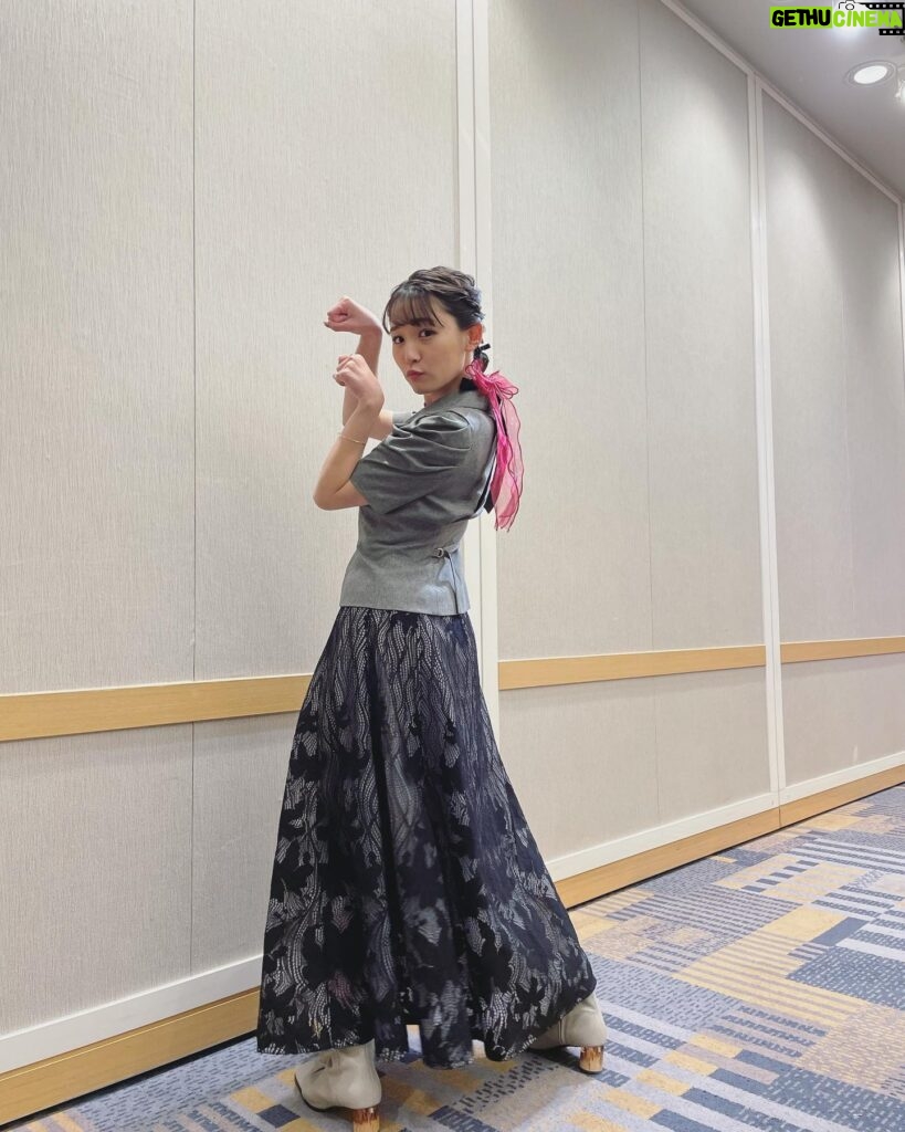 Nana Asakawa Instagram - 浅川梨奈バースデーイベント お越しくださった皆様ありがとうございました✨ ベルリオーズをイメージでグレーと赤リボン🐾笑 たくさんの方にお祝いしてもらって幸せです、 また会おうねありがとう！