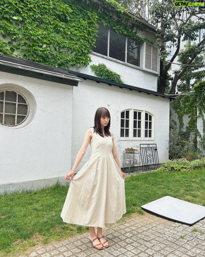 Nana Asakawa Instagram - 黙ってれば清楚系に見えなくもないんだけどな〜ってこういう白ワンピとか着ると思う。まぁ無理な話ですけどね。 浅川梨奈2024カレンダー オフショット