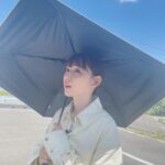 Nana Asakawa Instagram – 先日の衣装♡

最近とっても暑くなってきてますね
数年前は「日焼け止め塗る方がやけるから塗らない！」とかいう訳わからない自論を述べて日焼け止めを断固拒否し続けて、案の定真っ黒になって夏を終えてました。アホです。

3枚目の写真は本当はワイングラスみたいなの持ってバカンス風にしたかったんです。ださいです。アハ