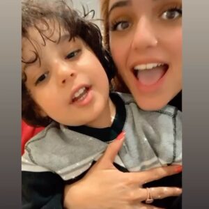 Nana Gouvea Instagram - Hoje é o dia mais importante da minha vida! 14 de Março! O dia em que minha vida fez sentido! O dia que definiu o que eu sou! Sou mãe! Sou mulher! Sou completa! Graças a Nossa Senhora da Graças no dia de hj há mais 30 anos atrás, eu fui abençoada com a Graça de ser mãe da minha melhor amiga, minha confidente, minha parceira pro der e vier, o grande amor da minha vida abriu o caminho pra que viessem Angel e Noah, meus outros amores que completam minha vida com maestria! E desde os meus 17 anos de idade eu nunca conheci outra vida, minha vida é ser sua mãe! Obrigada Deus! Obrigada Virgem Maria! Obrigada minha filha por ser a razão da minha vida! Te amo incondicionalmente e eternamente! Seja feliz! É tudo te desejo! @daphyniegouvea #daphyniegouvea #nanagouvea #felizaniversario #happybirthday #family #momanddaughter #imamom #proud #grateful #blessed #foreverinlove #maeefilha #mãe #filha #amordaminhavida