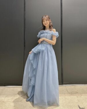 Nanami Yamashita Instagram - 初めてこんなドレスを着せていただきました、嬉しかった🩵🪽
ザーリリャオーカラーでとても気分が上がりました💐

会場のみなさん、配信のみなさん
ありがとう📯⭐︎

#グラブルフェス2023
#グラブル