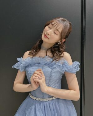 Nanami Yamashita Instagram - 初めてこんなドレスを着せていただきました、嬉しかった🩵🪽
ザーリリャオーカラーでとても気分が上がりました💐

会場のみなさん、配信のみなさん
ありがとう📯⭐︎

#グラブルフェス2023
#グラブル