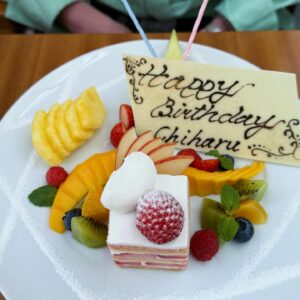 Nanase Aikawa Instagram - TRFのちはるさんと久しぶりにランチ😊
30周年のお祝いと、ちはるさんのお誕生日のお祝いをさせてもらいました🎂🎉あらためて、ちはるさんおめでとう御座います🎈🎈😊😊

#TRF
#30周年おめでとうございます 
#出会いはバイバイ。という曲の振り付けをしてもらった遠い日😊