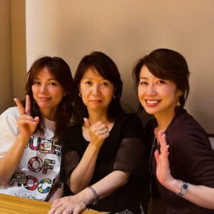Nanase Aikawa Instagram - Day Dayでお馴染みの大門小百合さんとWBSでお馴染みの佐々木明子さんと🍷
異業種同士ですが、仲良くしてもらってます😊前回はみんなでカラオケ🎤でしたが、今回は女子会❤️夏に向けて、また楽しい企画を立てて楽しみだな😊tourどこか見に来てくれるらしい🤭🎤

#異業種交流
#女子会