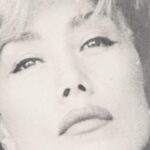 Nancy Brilli Instagram - Il giorno del mio compleanno. Nulla, ho fatto. A parte il pranzo, sono stata a letto tutto il tempo. Ero stanca, distrutta, spappata. Ho spento il telefono. Mi sono buttata sul letto e ho sentito il corpo spandersi, urlando da ogni fibra un graaazieee grande così. E ho dormito. Ho dormito. Ho dormito. Niente rifrullo nella mente, niente fatica. Riposo totale e salvifico. Allora è così che capita a voi, normodormienti? Che beatitudine. Adesso questo silenzio mi fa meglio di qualsiasi musica. Oh, quest’è. Me lo sono guadagnato. Se mi vedesse quella delle foto, non potrebbe crederci. Invece, eccomi qua. E grazie a tutti degli auguri che non ho sentito, né ho letto. Vi voglio bene anche se dormivo. Soprattutto, anzi. #insonnia #birthday #happybirthday #relax #melomerito