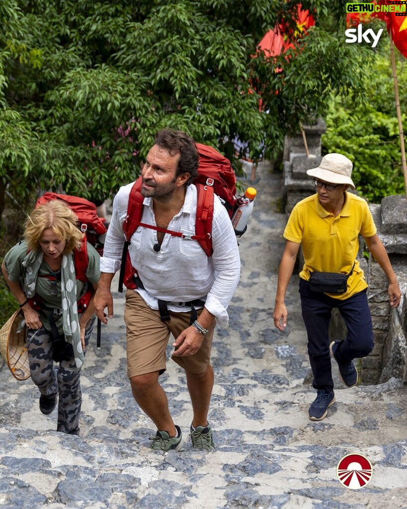 Nancy Brilli Instagram - Eran cinquecento, erano alti e forti e tutti storti. I #500 #scalini di #muacave #vietnam #pechinoexpress @pechinoexpress @skyitalia @banijayitalia