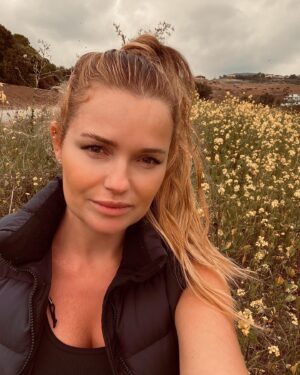 Nanda Ziegler Instagram - Amid so many flowers I found you, and your beauty bloomed in my heart. 
🌼🌼🌻🌼🌼