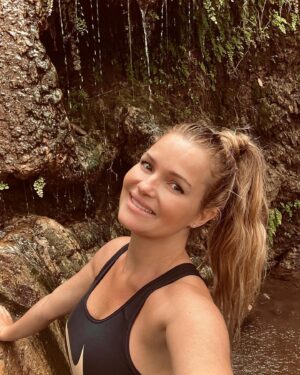 Nanda Ziegler Instagram - Amid so many flowers I found you, and your beauty bloomed in my heart. 
🌼🌼🌻🌼🌼