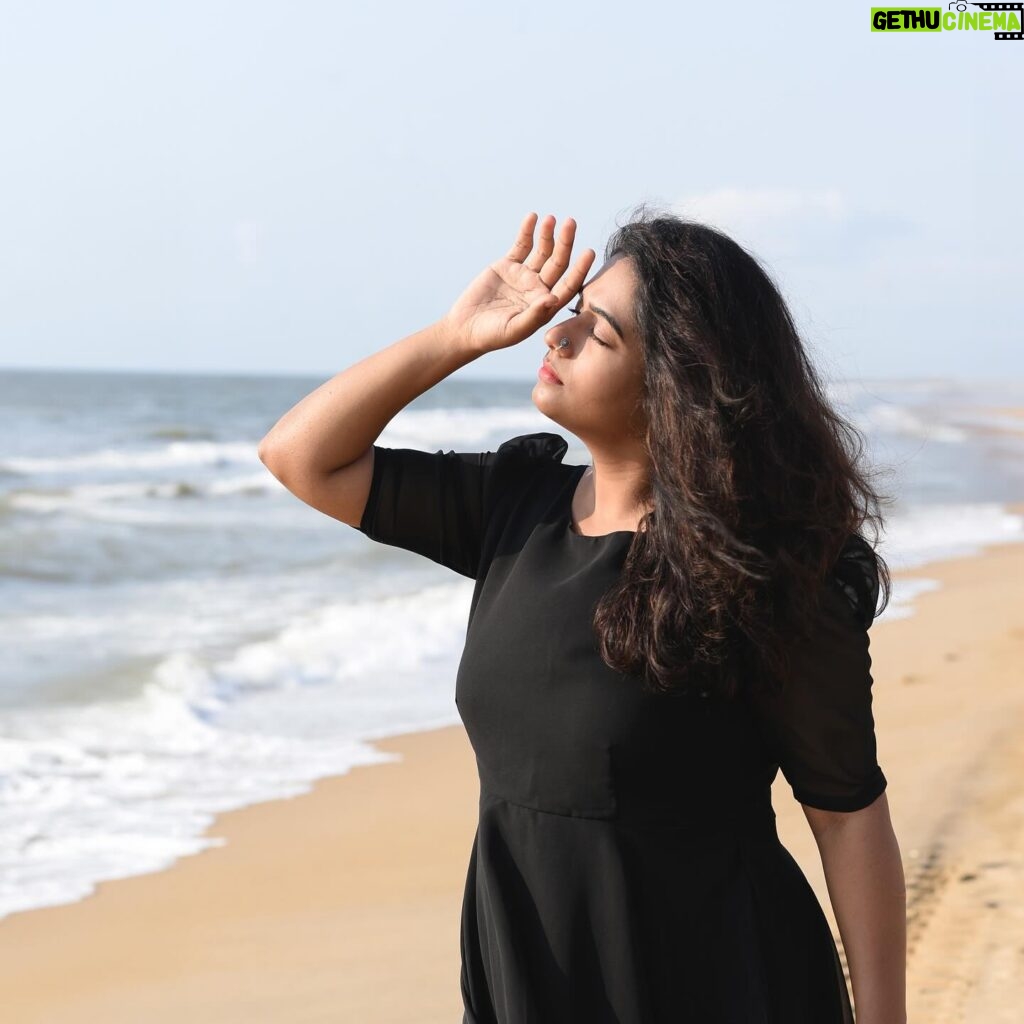 Nandhini Madesh Instagram - 📷 @rkpreetham_photography [ivalnandhini, ival, nandhini, portrait, photography, photooftheday, beach]