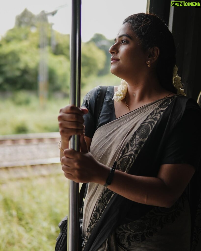 Nandhini Madesh Instagram - Captured by @wordless.emotion Makeover by @pearlglitz_makeover #ivalnandhini #ival #nandhini #portrait #photooftheday #classic #train #portraitphotography #vintage