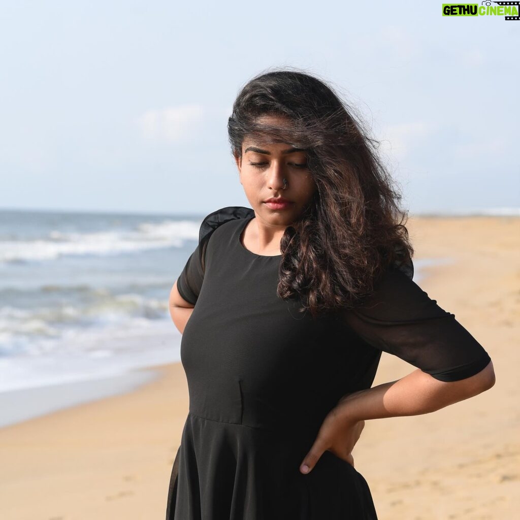 Nandhini Madesh Instagram - 📷 @rkpreetham_photography [ivalnandhini, ival, nandhini, portrait, photography, photooftheday, beach]