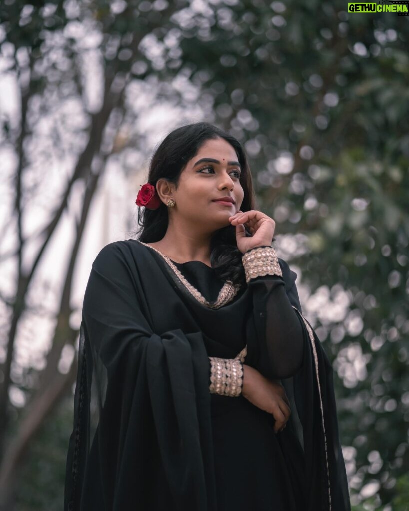 Nandhini Madesh Instagram - 📸 @ajay__photography____ Dress from @_gina_couture #ivalnandhini #ival #nandhini #portrait #photography #photooftheday #black #photo