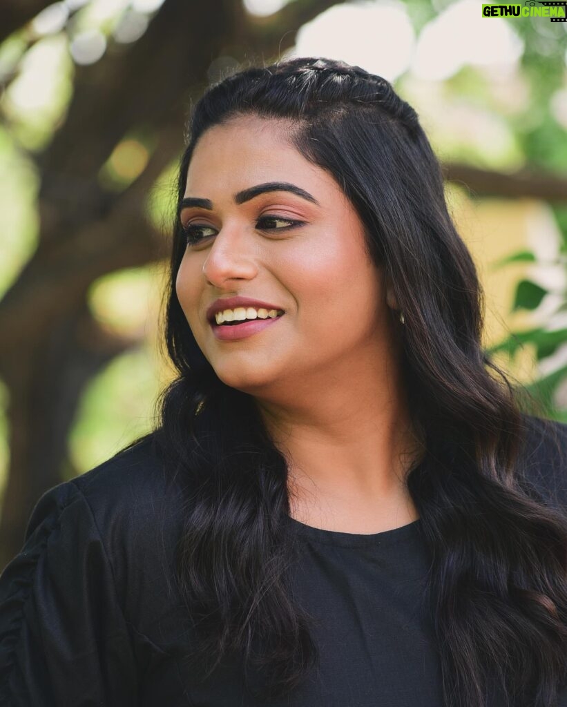 Nandhini Madesh Instagram - For #DeAr press meet 🤍 📷 @rkpreetham_photography Makeup @pearlglitz_makeover Dress @iymbulan