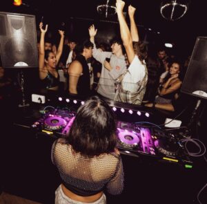 Nandini Sree Instagram - MOS Night! 
Nights like these 😍!

Clicked by @thomashensherlandscapes 

@londonsoundacademy 
@ministryofsoundclub 

#attakkari #nandinisree #dj #djlife #uk #london #londonnightlife