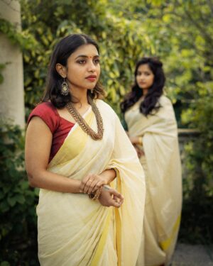 Nandini Sree Instagram - The golden streaks of saree seamlessly blended into the European landscape of the Pergola.. the sun kissed happy hour created the perfect frame for this beautiful series by @blooomf ❤️!!!

#photography #nandinisree #photoshoot #onam #onamsaree #aestheticphotography