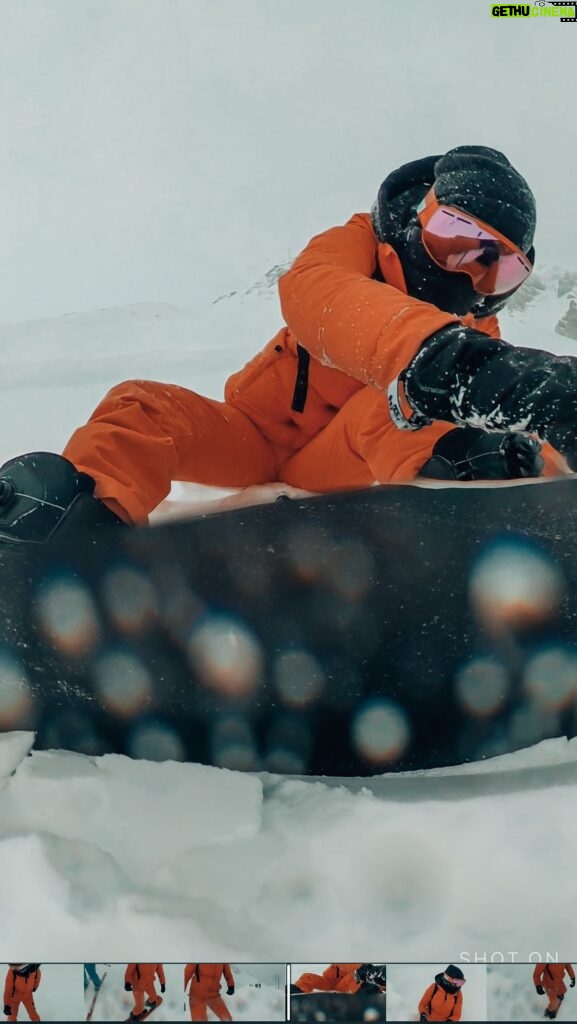 Nani Trinidade Instagram - Petit vlog de mon week end au 2 Alpes encore merci à @venosc.sports.les.2.alpes pour cette magnifique planche un plaisir de rider avec 🙏🏾💋 #2alpes #snowpark #snowboarding