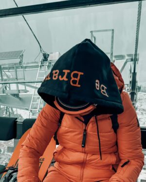 Nani Trinidade Instagram - Un coup de tête et je me retrouve à la montagne avec @nini_bz , c’est partit pour glisser avec ma magnifique planche de chez @venosc.sports.les.2.alpes 🏂 ! Je vous envoie les vidéos au plus vite.

A whim and I find myself in the mountains with my friend off to slide with my beautiful board from @venosc.sports.les.2.alpes . I will send you the videos as soon as possible.

 #2alpes #deuxalpes #snowboarding