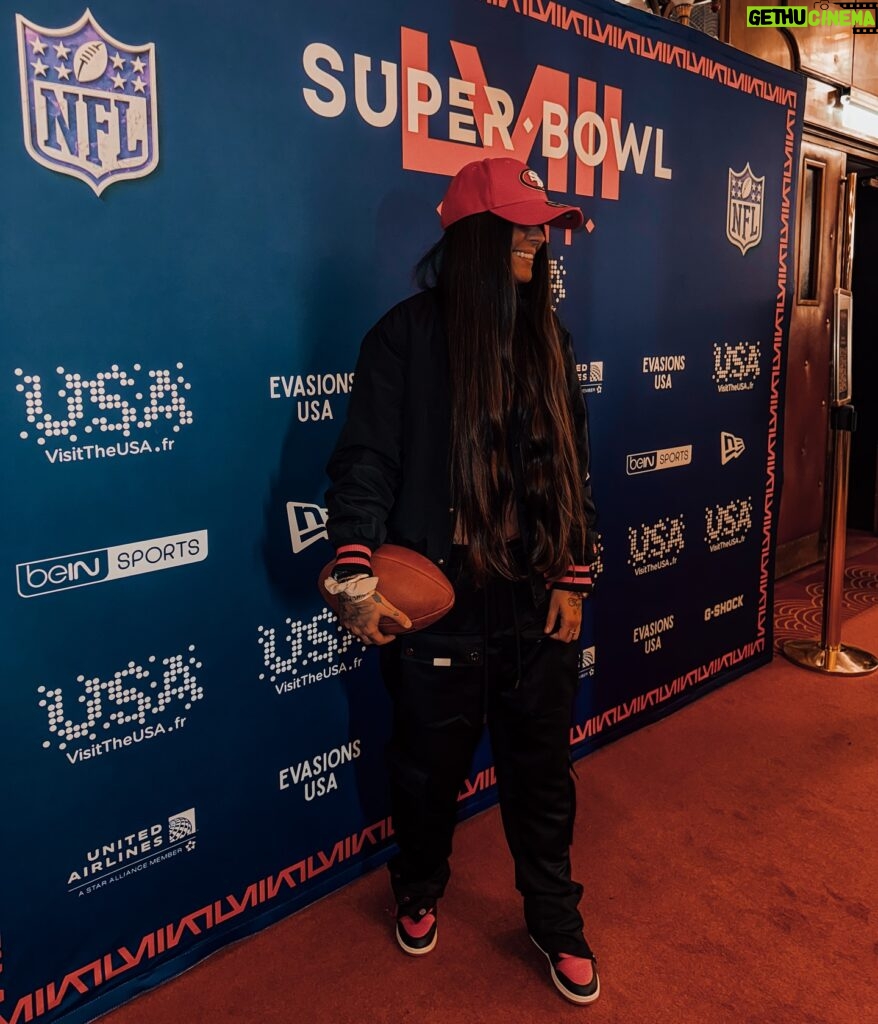 Nani Trinidade Instagram - En direct du SUPER-BOWL 🇺🇸🏈🏈 #Super Bowl #grandrex #sfgiants #lasvegas