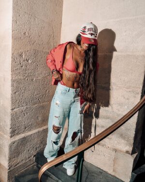 Nani Trinidade Instagram - You don’t have to be perfect to be amazing.
#liveauthentic #chicagobulls #red #supreme #wonderwoman #wonderful