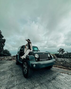 Nani Trinidade Instagram - Merci à @smart.rental.service pour ce magnifique Jeep Wrangler ! Pour toutes les personnes qui viennent à SAINT MARTIN vous savez où trouvez un véhicule. 🚗 🙏🏾😏

Thanks to @smart.rental.service for this beautiful Jeep Wrangler ! For all the people who come to SINT MARTEEN you know where to find a car 🚗#location #voiture #cars #sxm #sintmarteen #rentacar