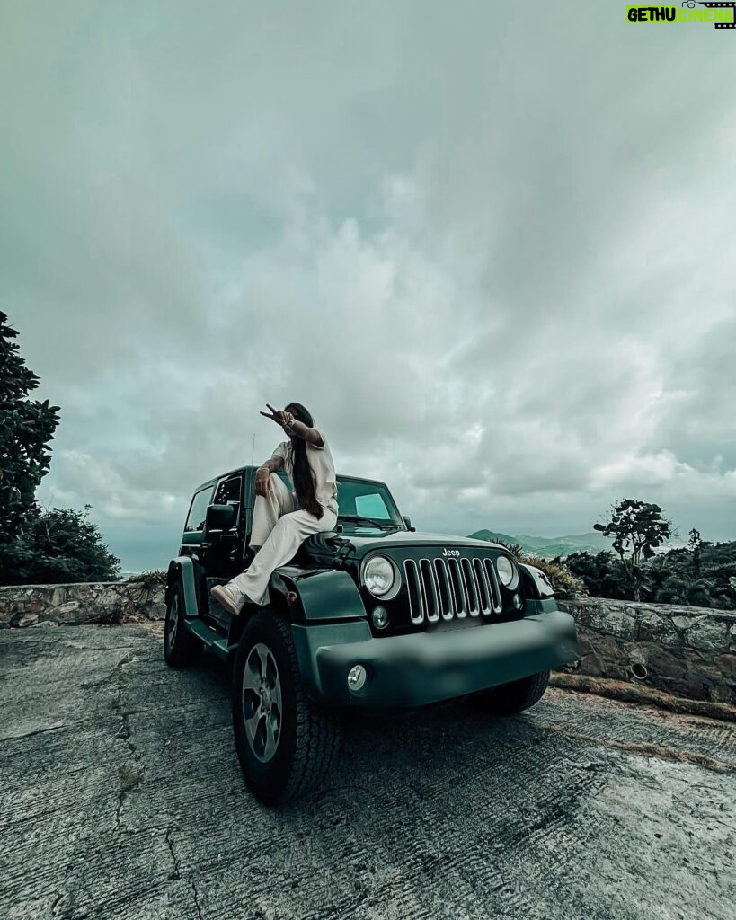 Nani Trinidade Instagram - Merci à @smart.rental.service pour ce magnifique Jeep Wrangler ! Pour toutes les personnes qui viennent à SAINT MARTIN vous savez où trouvez un véhicule. 🚗 🙏🏾😏 Thanks to @smart.rental.service for this beautiful Jeep Wrangler ! For all the people who come to SINT MARTEEN you know where to find a car 🚗#location #voiture #cars #sxm #sintmarteen #rentacar
