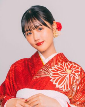 Nanoka Hara Instagram - 本日は、成人の日。
新成人の皆様、おめでとうございます！！
今まで支えて下さった沢山の方に感謝です。
ハタチの原もよろしくお願い致します🙇‍♂️

撮影📸 @hof.tokyo さん
衣装👘 @sweet_pea0113 さん