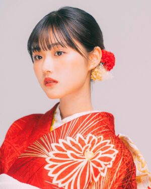 Nanoka Hara Instagram - 本日は、成人の日。
新成人の皆様、おめでとうございます！！
今まで支えて下さった沢山の方に感謝です。
ハタチの原もよろしくお願い致します🙇‍♂️

撮影📸 @hof.tokyo さん
衣装👘 @sweet_pea0113 さん