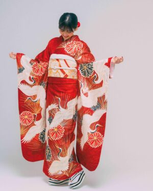 Nanoka Hara Instagram - 本日は、成人の日。
新成人の皆様、おめでとうございます！！
今まで支えて下さった沢山の方に感謝です。
ハタチの原もよろしくお願い致します🙇‍♂️

撮影📸 @hof.tokyo さん
衣装👘 @sweet_pea0113 さん