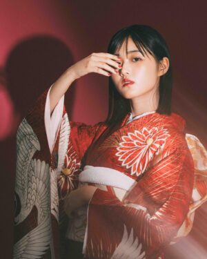 Nanoka Hara Instagram - 本日は、成人の日。
新成人の皆様、おめでとうございます！！
今まで支えて下さった沢山の方に感謝です。
ハタチの原もよろしくお願い致します🙇‍♂️

撮影📸 @hof.tokyo さん
衣装👘 @sweet_pea0113 さん