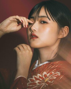 Nanoka Hara Instagram - 本日は、成人の日。
新成人の皆様、おめでとうございます！！
今まで支えて下さった沢山の方に感謝です。
ハタチの原もよろしくお願い致します🙇‍♂️

撮影📸 @hof.tokyo さん
衣装👘 @sweet_pea0113 さん