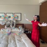 Nanoka Hara Instagram - 2023年、大変お世話になりました。 今年は、人生初めての海外で映画祭に参加させて頂いたり、写真集を出したり、髪の毛を役でバッサリ切ったり、やってみたかったお仕事をやらせて頂けたり、皆様とお会いする機会も作れたり… 沢山の夢が叶った年でした！！ 今まで、年末になるとあちこちで聞こえてくる、1年が一瞬で終わる、という感覚が全く分からなかったのですが、今年は始めてあっという間だったなと感じました。笑 去年よりも忙しく、日々充実した1年を過ごす事が出来て感無量です！いつも応援して下さる皆様のお陰です。ありがとうございました︎☺︎ 来年はよりバージョンアップした原をお見せできる様頑張ります✊ 皆様、良いお年をお迎え下さい！ 写真は20歳の誕生日祝って貰った時の🫶