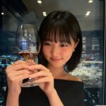 Nanoka Hara Instagram - 2023年、大変お世話になりました。 今年は、人生初めての海外で映画祭に参加させて頂いたり、写真集を出したり、髪の毛を役でバッサリ切ったり、やってみたかったお仕事をやらせて頂けたり、皆様とお会いする機会も作れたり… 沢山の夢が叶った年でした！！ 今まで、年末になるとあちこちで聞こえてくる、1年が一瞬で終わる、という感覚が全く分からなかったのですが、今年は始めてあっという間だったなと感じました。笑 去年よりも忙しく、日々充実した1年を過ごす事が出来て感無量です！いつも応援して下さる皆様のお陰です。ありがとうございました︎☺︎ 来年はよりバージョンアップした原をお見せできる様頑張ります✊ 皆様、良いお年をお迎え下さい！ 写真は20歳の誕生日祝って貰った時の🫶