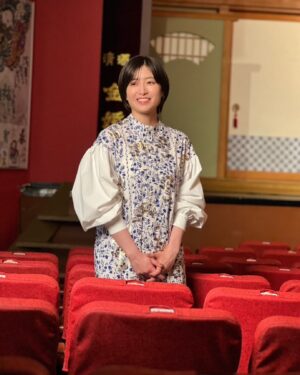 Nao Minamisawa Instagram - 初の書籍発売決定🎊
『今日も寄席に行きたくなって』
11月1日(水)新潮社より刊行します！

わたしの落語愛が詰まったエッセイ集になっています📚
連載時の黒田硫黄さんによる漫画も掲載！

まだまだ絶賛本作り中ですが、楽しみにしていてください！

#今日も寄席に行きたくなって 
#落語 #新潮社
