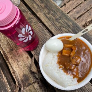 Nao Minamisawa Instagram - 山カレー、思い出の味。
#登山 #山飯 #三頭山