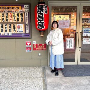 Nao Minamisawa Instagram - NHK「えぇとこ」出演させていただきます📺
2月22日(木)夜7時半から放送です！(関西地方)

今回は桂吉弥師匠と一緒に、天満界隈の落語めぐりをしてきました！
ぜひご覧ください♪

衣装
コート、ワンピース @lowybycorners.official