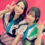 Nao Toyama Instagram - 「マクロスΔ」ワルキューレ ライブベストアルバム 「Absolute LIVE!!!!!」 本日発売！💜❤️💛💚💗 相方の西田望見ちゃんとぱしゃり！ ライブ音源がアルバムになるなんて……！！ あの日々の熱量がぎゅーっと詰まっています！！ ライブだからこその爆発力のあるワルキューレの音楽を一生モノの形にしていただけたことが嬉しい……！ 関わってくださった全ての皆様に感謝の気持ちでいっぱいです！！！ このアルバムで皆さんのおうちをライブ会場に！✨✨ そして今週末からはファイナルツアーが始まります！！ ステージバック席が残りわずかだそうです……！ 会場やライブビューイングの皆さんと最高のラストを飾ることができますように……！ 頑張りますっ！！！！！✨✨