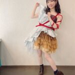 Nao Toyama Instagram - ＼ バレンタインですぜ！！／ この間のライブでは、 チョコ全開なお衣装を着させていただきました🍫✨ 銀アルミを破いたチョコ！！！ を衣装で表現できるのがすごい…………！！！ 私は今日、ライブを観に来てくれた諏訪彩花ちゃんが差し入れてくれたブラウニーを食べてバレンタイン気分を味わいました😌 今からでもご褒美チョコ、よかったらご自身にあげてくださいね☕
