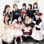 Nao Toyama Instagram - 📅１月の思い出📅 その③！ 朗読劇 森の音楽家クランベリー外伝 「魔法少女育成計画 unripe duet」 緒方恵美さん 井上喜久子さん 沼倉愛美さん 松田利冴ちゃん 井上ほの花ちゃん 茅原実里さん 小清水亜美さん かないみかさん そして前日出演の、 松田颯水ちゃん 宮村優子さん アンサンブルのみんな 演出の田邉俊喜さん 原作遠藤浅蜊先生 イラストマルイノ先生 すべての関係者の方、 ご覧くださった皆様、 ありがとうございました！！！！ 配信アーカイブは 2/12（日）いっぱいまでです。 生死をかけて闘っている魔法少女、 私も演者として死力を尽くした朗読劇４ステージでした！ ……ここだけの話、 すべての本番を終えた翌日は支えがないとまっすぐ立っていられませんでした（笑） 声のお芝居をしていてこんな風になるなんて思わなかったなあ。 そのくらい全力で、極限状態で、ステージではたくさんの人の魂と魂がぶつかりあっていて、 ミーアというお役を預けていただいたことを全うしたいという気持ちが強かったです。 そんな機会をいただけて幸せに思います。 まほいくワールドがますます広く、深くなっていきますように。 私もこの経験を胸にこれからも頑張っていきます！！！ 写真はさっちゃんっ！😌 よかったら朗読劇、ご覧くださいませ🪄